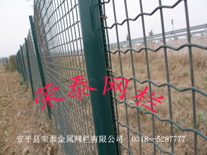 供应波浪型隔离栅(图)